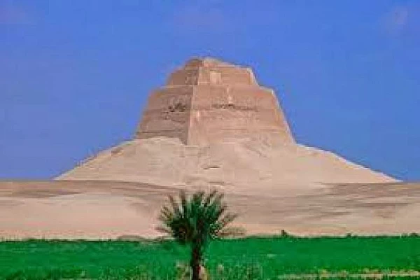 Pyramide de Meidum Egypte